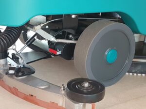 T-45 Pictures of tank and scrubbing disc and scrapping brushes